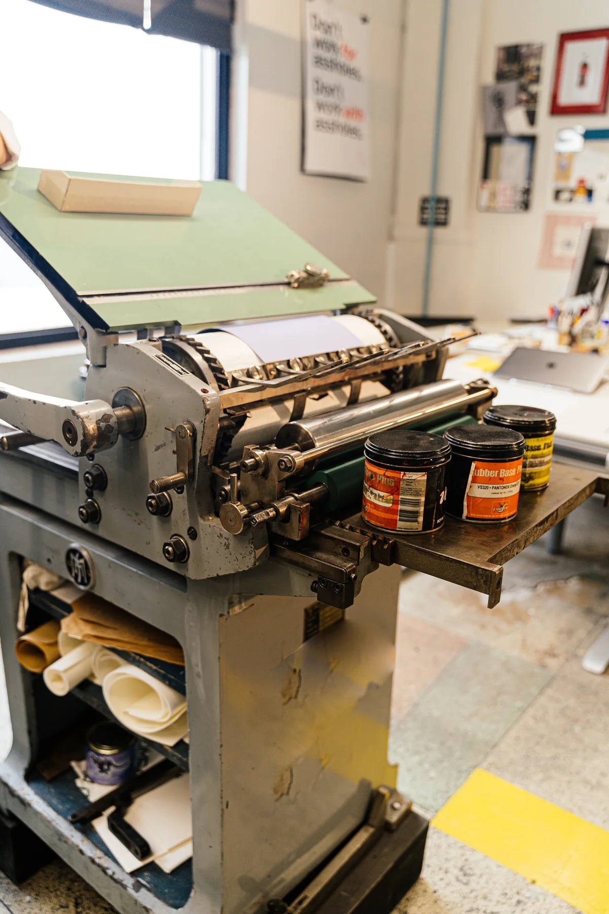 Representative printing workshop used for ink shipping guidance